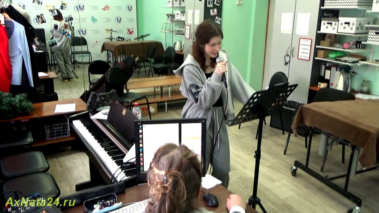 Frou-Frou- разбор (версия в латиноамериканских ритмах) "Ля" второй.Полина Янгель.  Эстрадное пение.