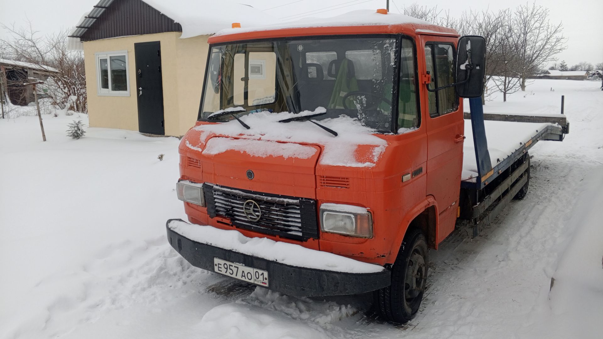 Все замело и заморозило, но мы все равно работаем ( деревенский эвакуатор)