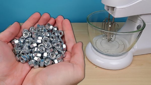 Что если бросить в Миксер Железные Гайки, Кубик Рубика и Кинетический песок? alex boyko