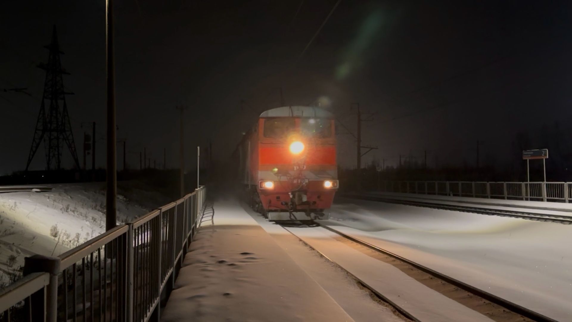 Котопёс в 4 часа ночи и -15°С! Тепловоз 2ТЭ10У-0433А/0384А на перегоне, декабрь 2025 года смотреть онлайн