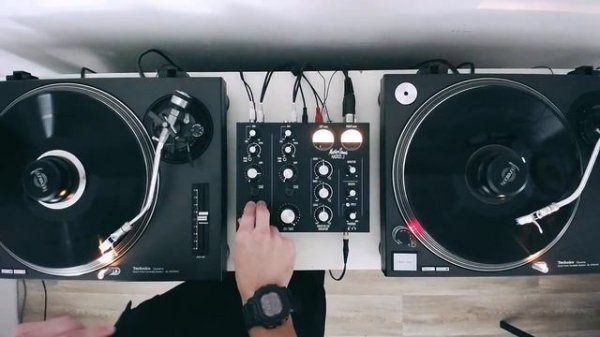 Gray | Vinyl only session #09 with MasterSounds Radius 2 rotary DJ mixer