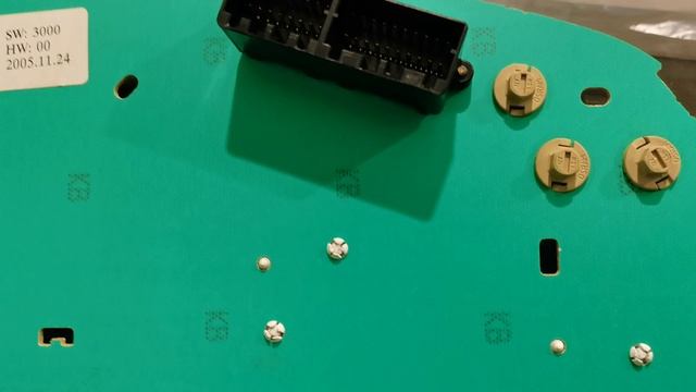 Hyundai Elantra 3 2005 г.в. снятие моторчика уровня топлива с приборной панели.