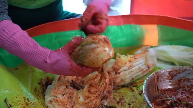 Заготовка КИМЧИ капусты жарим СВИНИНУ на огне смотреть онлайн