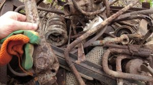 Весенний металлакоп у речки.