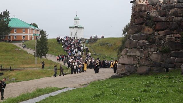 © "Соловки Крестный ход летом 2012. Поиски Соловецких колоколов". MVI_0055