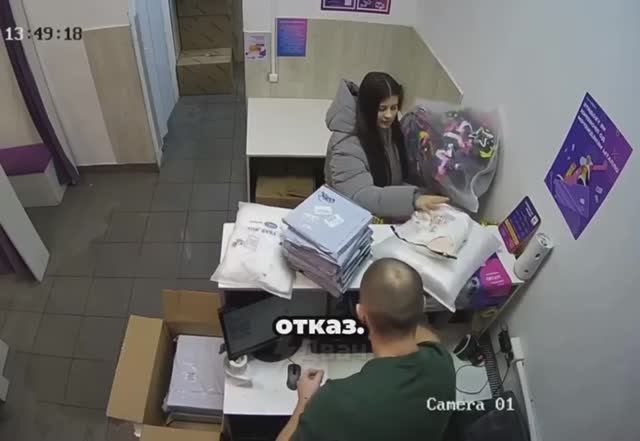 Оператор на ПВЗ не выдержал и с матом уволился 😡😱😖 (см. закреп) смотреть онлайн