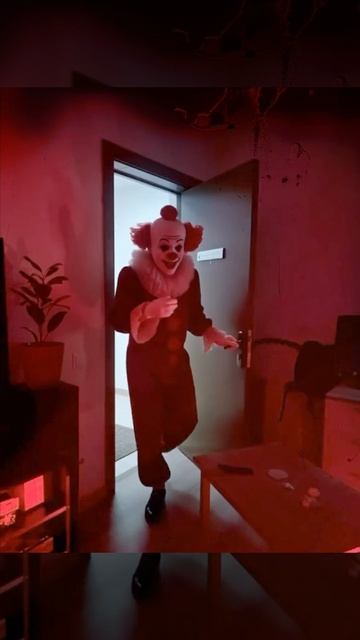 Клоун идёт за моим братом