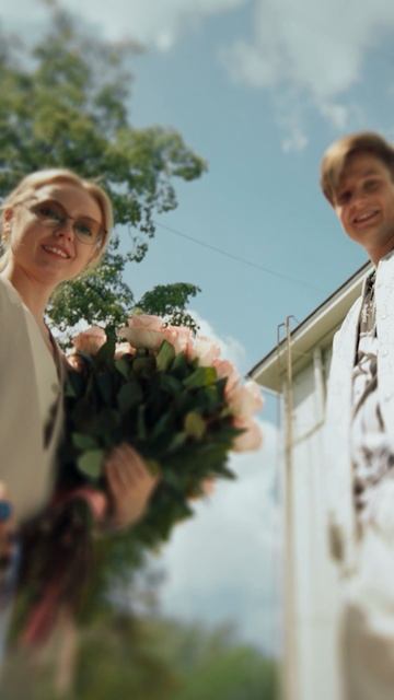 Сначала нужно понравится её собаке, потом всё остальное смотреть онлайн