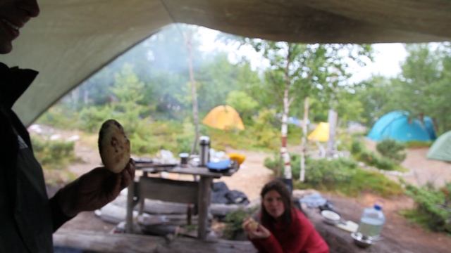 © "Поедание пирожков у костра" Клип 2011 Экспедиция "Наследие Гипербореи 2011" MVI_1232