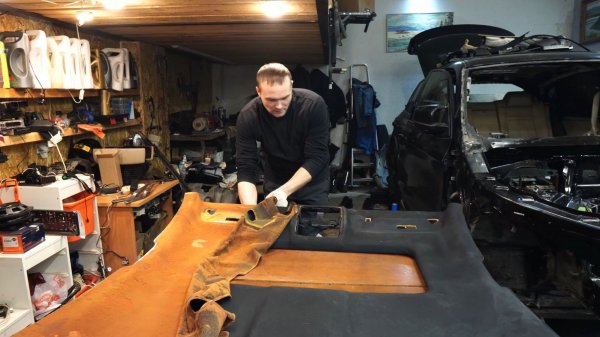 Переклейка потолка с горелого BMW Х6.