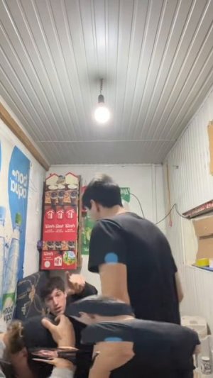 Э что здэс праисходыт