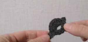 Маленький листик крючком