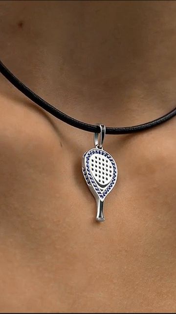 Кулоны, которые вдохновляют: Падел в ювелирных украшениях