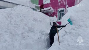 Камчатка приходит в себя после сильнейших за 30 лет снегопадов.
