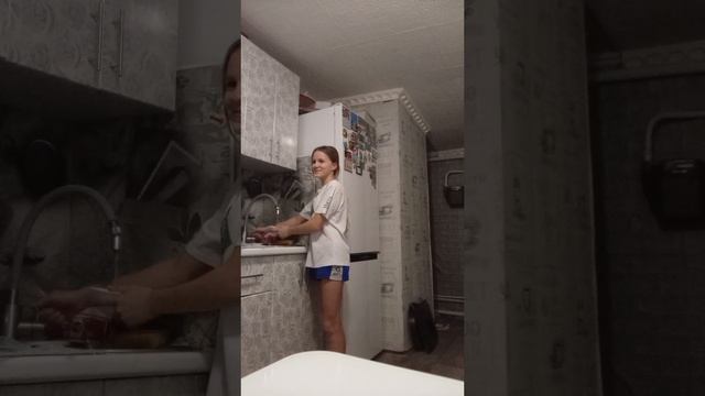 Злой домовой охотится за нами смотреть онлайн