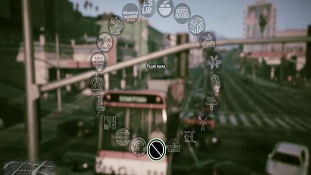 GTA 5 - Автобус наехал на почтовую машину  ))