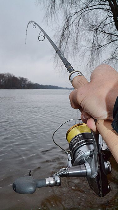 Заброс спиннинга, техника заброса, безынерционная катушка