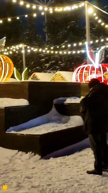 #новогодняя #бугульма #каток #ёлка #красиво #обзор #новогоднееубранство #моиэмоции #радостьдня #собы смотреть онлайн