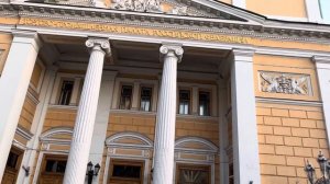 Грифоны и Гостиный двор Москвы