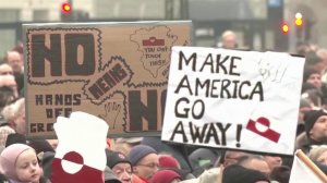 В Дании тысячи людей вышли на улицы, чтобы выразить протест против угроз Трампа.