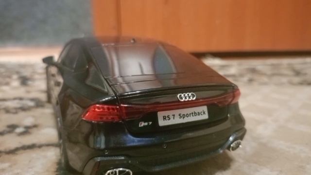 Новый автомобиль Ауди RS7. Масштаб 1:18, 28 см.
