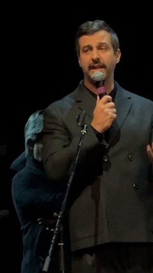 Иван Ургант с шутками прибежал на похороны Игоря Золотовицкого / МХТ Чехова  17 января 2026 г.