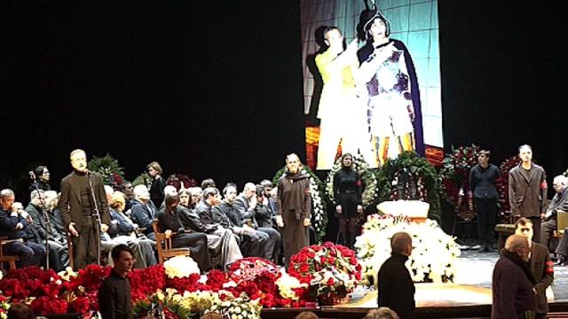 Прощание с Игорем Золотовицким в МХТ, часть 1 смотреть онлайн