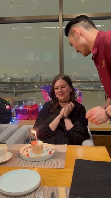 День рождения? Гонконг поздравляет именинников!