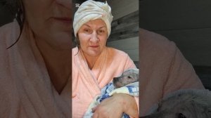 У нас радостная новость, Снежок начал держать голову, купила для него вкусняшки