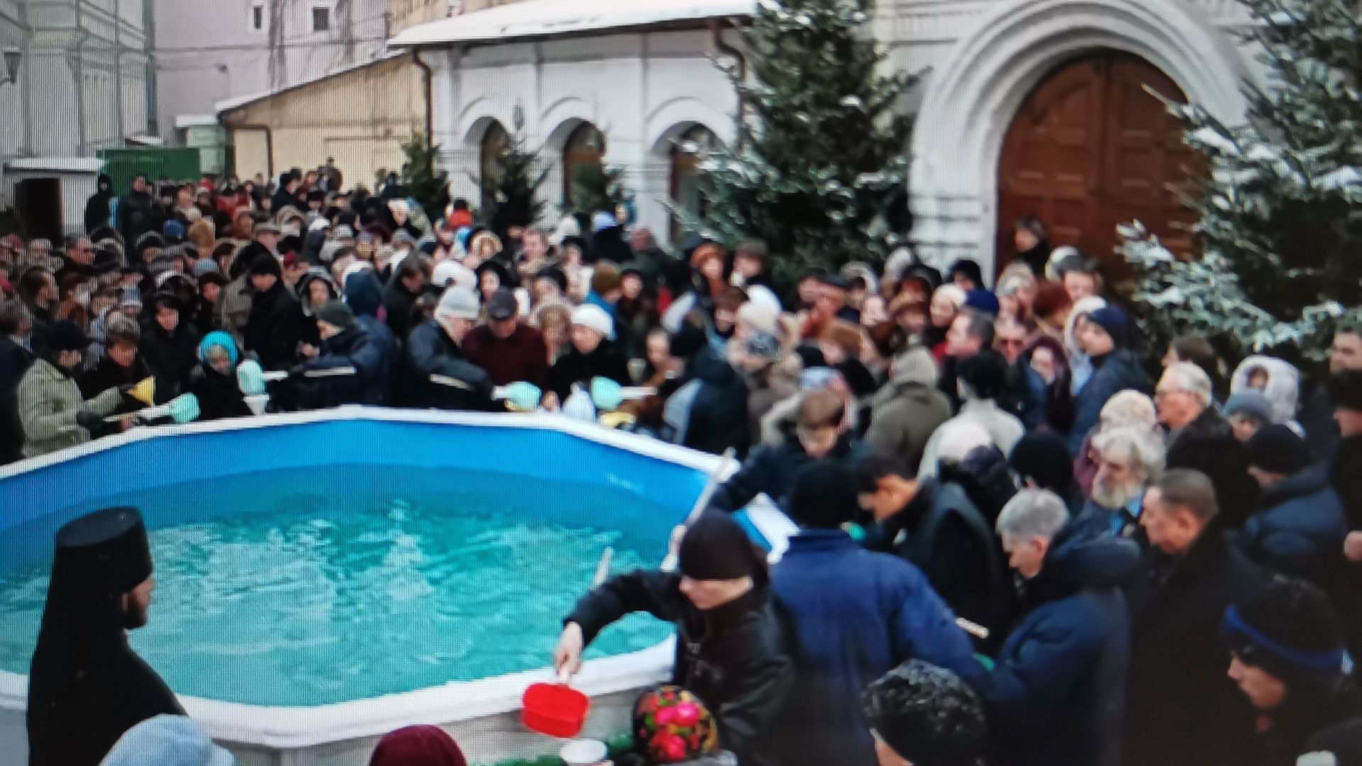 На дворе крещение смотреть онлайн