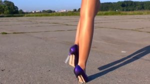 1000011055.mp4.  " за димончиком толпой , бегают толпой...