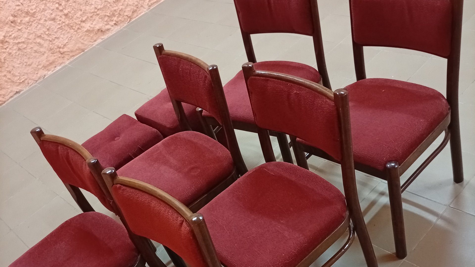 перетяжка красных стульев смотреть онлайн