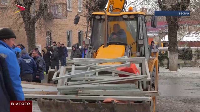 В Беслане продолжают устранять последствия падения БПЛА на жилой дом смотреть онлайн