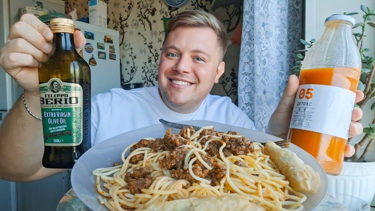 МУКБАНГ ПАСТА БОЛОНЬЕЗЕ ЧЕБУРЕКИ ЗЕФИР В ШОКОЛАДЕ ШАРМЭЛЬ смотреть онлайн