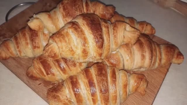 Рецепт слоёного теста на маргарине! Круассаны с сыром!😋😋😋 смотреть онлайн