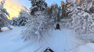 Снегоходы и закат