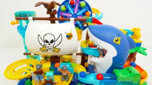 СТРОИМ ГОРКУ ДЛЯ ШАРИКОВ С АКУЛОЙ КАТАЕМ ШАРИКИ ДЛЯ ДЕТЕЙ ДЕТСКИЙ КАНАЛ ИГРАЛКИ-ЗАЛИПАЛКИ