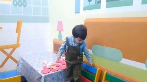 ТАМ ПОЧТИ ВСЁ МЛАДШИЙ БРАТ РАСКИДАЛ.