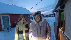 На даче топим баню, жарим шашлыки.  Накрыли стол в предбаннике.