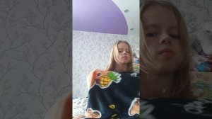 заправляю кровать пока дочка спит 🫶