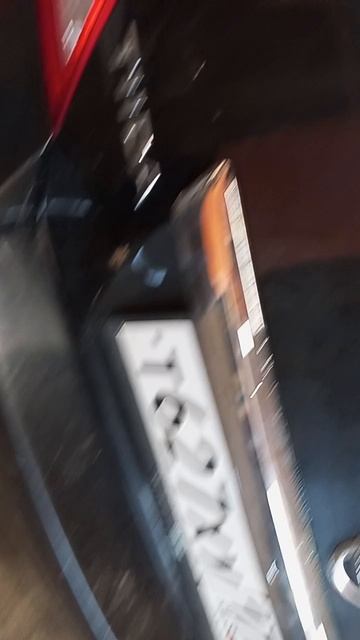 Обсуждаю с пескоструйщиком объем работ.mp4