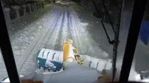 Чистим снег погрузчиком Амкодор