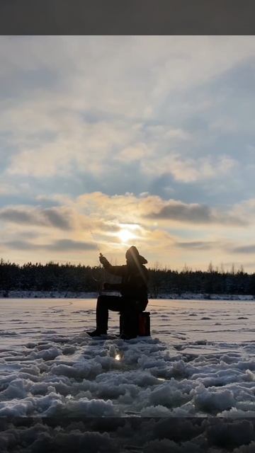 Зимняя рыбалка, что это такое и с чем её едят?!. смотреть онлайн