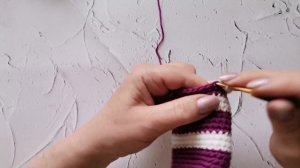 Как правильно поменять цвет нити в круговое вязание игрушек