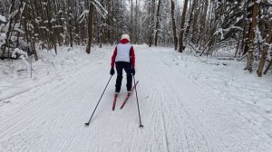 Катюшка учится коньку