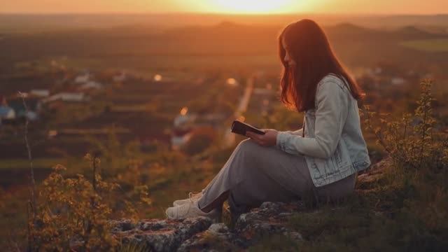 🎵 Я НЕ МОГУ НЕ ДУМАТЬ О ТЕБЕ 🎵 смотреть онлайн