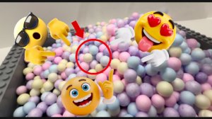 Мультики для детей и малышей. Яркие игрушечные шарики и Разноцветные машинки. Мультики залипалки