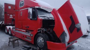 Volvo VNL 64T продолжение масштабного ремонта, установил турбину