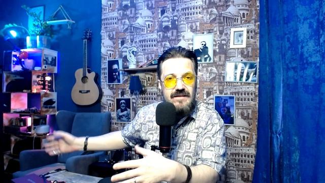 Распальцованный Греф в аэропорту объяснил такси смотреть онлайн