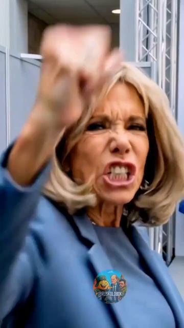 Найдена настоящая причина подбитого глаза гальского петушка…😂 смотреть онлайн